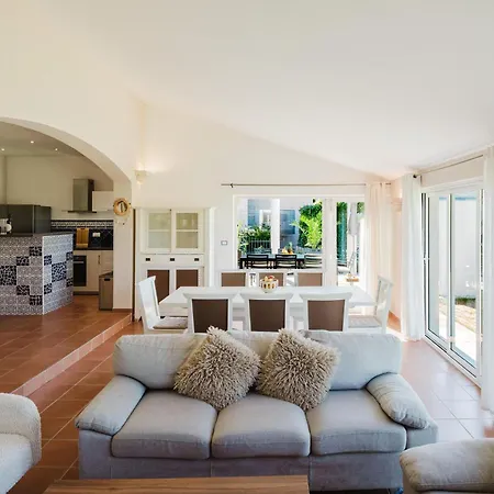 Awesome In With House Sea View