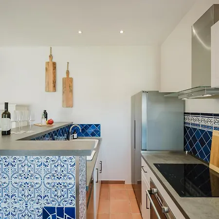 Awesome In With House Sea View